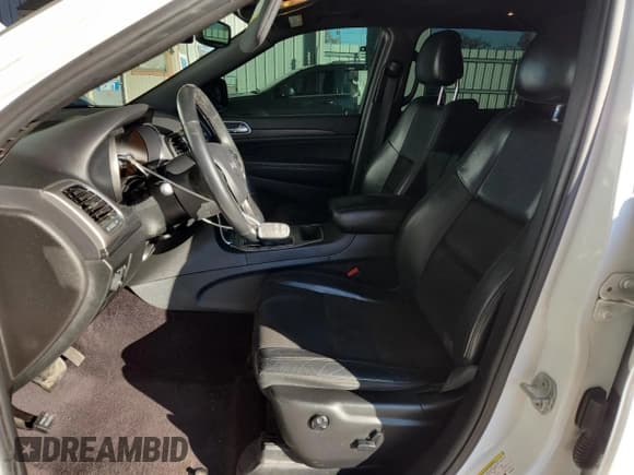 ✅ 2019 Jeep Grand Cherokee Altitude • VIN: 1C4RJFAG1KC565555 • Lot: 92815905. Wystawiony na Copart z przebiegiem 99 595 mil. Bezpłatny archiwum sprzedaży aukcyjnych z USA i szczegółowy raport historii pojazdu na DreamBid. Zdjęcie 7.