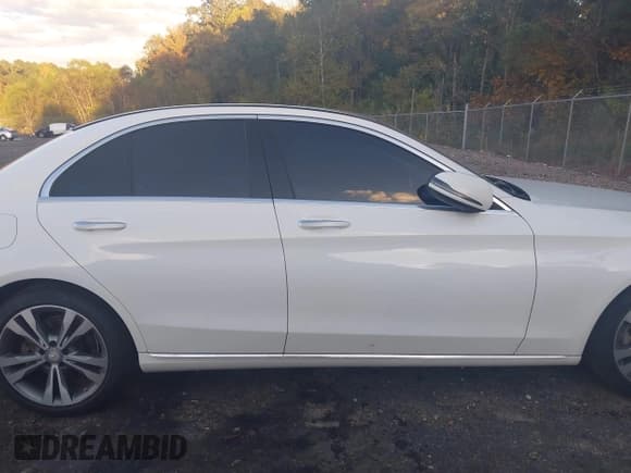 ✅ 2016 Mercedes-Benz C 300 • VIN: WDDWF4JB3GR168775 • Lot: 43618512. Listed on IAAI with 196,927 mi. Free auction sales archive from the USA and detailed vehicle history report at DreamBid. Image 13.