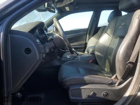 ✅ 2018 Chrysler 300 S • VIN: 2C3CCAGG5JH268945 • Lot: 71258945. Listed on Copart with 79,983 mi. Free auction sales archive from the USA and detailed vehicle history report at DreamBid. Image 7.