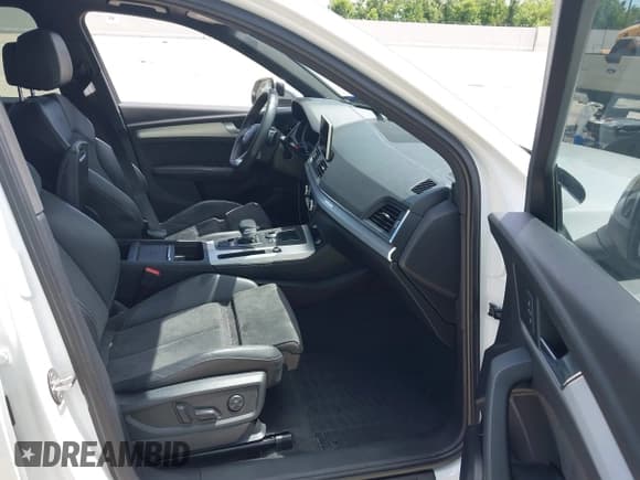 ✅ 2020 Audi SQ5 Prestige • VIN: WA1C4AFY2L2065035 • Lot: 42539705. Listed on IAAI with 84,337 mi. Free auction sales archive from the USA and detailed vehicle history report at DreamBid. Image 5.