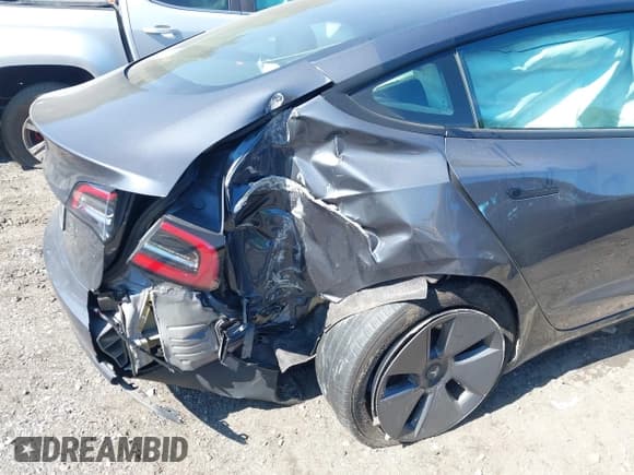 ✅ 2023 Tesla Model 3 • VIN: 5YJ3E1EAXPF417420 • Lot: 43201582. Wystawiony na IAAI z przebiegiem 45 903 mil. Bezpłatny archiwum sprzedaży aukcyjnych z USA i szczegółowy raport historii pojazdu na DreamBid. Zdjęcie 6.