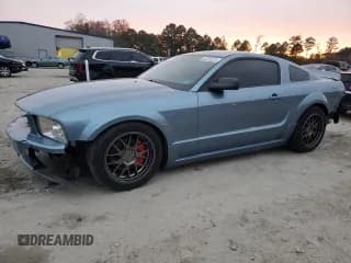 ✅ 2006 Ford Mustang GT Deluxe • VIN: 1ZVHT82H365178683 • Lot: 93030925. Wystawiony na Copart z przebiegiem 139 364 mil. Bezpłatny archiwum sprzedaży aukcyjnych z USA i szczegółowy raport historii pojazdu na DreamBid. Zdjęcie 1.