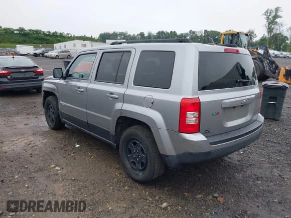 ✅ 2016 Jeep Patriot Sport • VIN: 1C4NJPBB0GD800486 • Лот: 42532852. Опубликован ранее на IAAI с пробегом 204 071 миль. Бесплатный доступ к архиву аукционных продаж из США и подробный отчёт об истории автомобиля на DreamBid. Изображение 3.