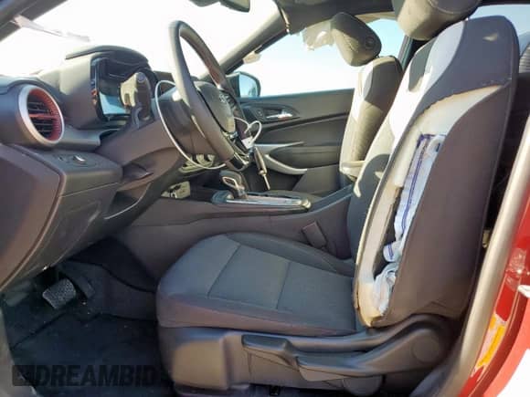 2025 Chevrolet Trax 1RS с VIN KL77LGEP6SC157793, выставлен на аукционе Copart как лот 82353625 с пробегом 12 024 миль миль и Списание • Salvage title. История ставок и продаж доступна на DreamBid. Изображение 7.