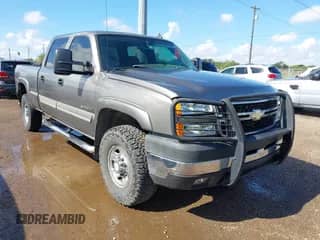 ✅ 2007 Chevrolet Silverado 2500HD LS • VIN: 1GCHC23U97F195897 • Lot: 43178020. Wystawiony na IAAI z przebiegiem 221 601 mil. Bezpłatny archiwum sprzedaży aukcyjnych z USA i szczegółowy raport historii pojazdu na DreamBid. Zdjęcie 1.