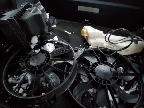 ✅ 2018 Dodge Journey SE • VIN: 3C4PDCAB2JT383626 • Lot: 92372645. Wystawiony na Copart z przebiegiem 136 653 mil. Bezpłatny archiwum sprzedaży aukcyjnych z USA i szczegółowy raport historii pojazdu na DreamBid. Zdjęcie 13.