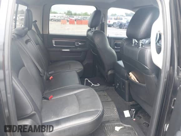 2017 Ram 1500 Laramie z VIN 1C6RR6NT7HS714590, wystawiony jako IAAI lot #43065197 z przebiegiem 122 647 mil mil oraz . Historia ofert i sprzedaży dostępna na DreamBid. Obrazek 8.