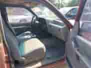 1993 Ford Explorer Eddie Bauer z VIN 1FMCU22XXPUD01591, wystawiony jako IAAI lot #42932621 z przebiegiem 97 700 mil mil oraz . Historia ofert i sprzedaży dostępna na DreamBid. Obrazek 5.