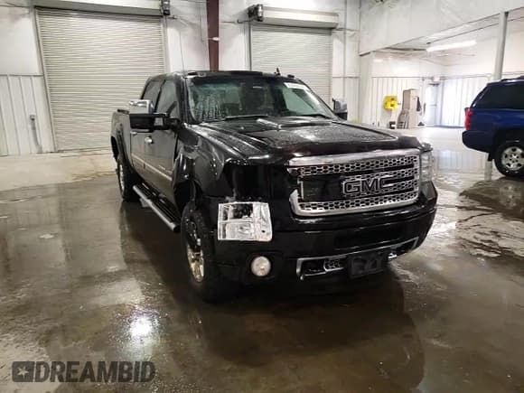 ✅ 2014 GMC Sierra 3500HD SRW Denali • VIN: 1GT426E80EF178718 • Lot: 83065254. Wystawiony na Copart z przebiegiem 267 528 mil. Bezpłatny archiwum sprzedaży aukcyjnych z USA i szczegółowy raport historii pojazdu na DreamBid. Zdjęcie 11.