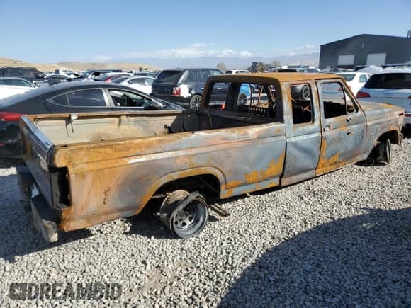 ✅ 1984 Ford F-150 • VIN: 1FTEX14H9EKA45117 • Lot: 78088374. Wystawiony na Copart z przebiegiem Nie podano. Bezpłatny archiwum sprzedaży aukcyjnych z USA i szczegółowy raport historii pojazdu na DreamBid. Zdjęcie 3.