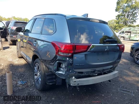 2018 Mitsubishi Outlander ES z VIN JA4AZ3A38JZ005197, wystawiony jako IAAI lot #43126066 z przebiegiem 76 339 mil mil oraz . Historia ofert i sprzedaży dostępna na DreamBid. Obrazek 3.
