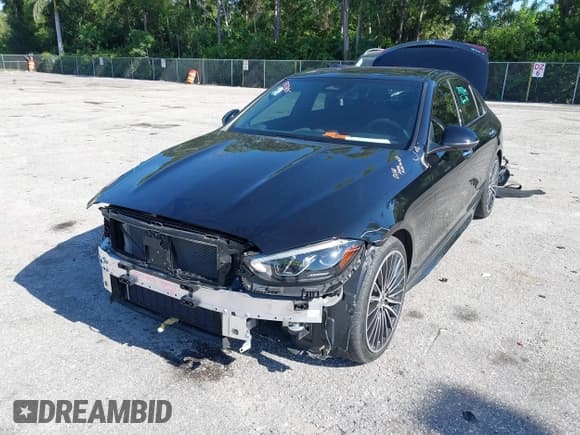 ✅ 2024 Mercedes-Benz C 300 • VIN: W1KAF4GB9RR173743 • Lot: 42894085. Wystawiony na IAAI z przebiegiem 24 331 mil. Bezpłatny archiwum sprzedaży aukcyjnych z USA i szczegółowy raport historii pojazdu na DreamBid. Zdjęcie 2.