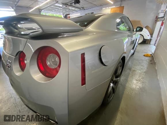 ✅ 2009 Nissan GT-R Premium • VIN: JN1AR54F69M251XXX • Лот: 63032765. Опубликован ранее на Copart с пробегом 5 405 миль. Бесплатный доступ к архиву аукционных продаж из США и подробный отчёт об истории автомобиля на DreamBid. Изображение 4.
