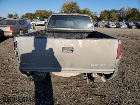2003 Chevrolet S-10 LS с VIN 1GCDT19X138185809, выставлен на аукционе Copart как лот 75514184 с пробегом 132 898 миль миль и Списание • Salvage title. История ставок и продаж доступна на DreamBid. Изображение 6.