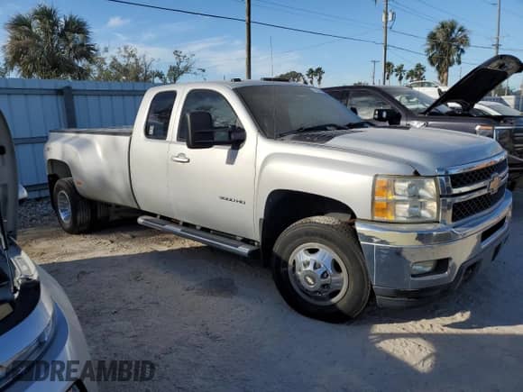 2011 Chevrolet Silverado 3500HD DRW LTZ z VIN 1GC5K1C8XBZ292990, wystawiony jako Copart lot #75099134 z przebiegiem 47 168 mil mil oraz Szkoda całkowita • Salvage title. Historia ofert i sprzedaży dostępna na DreamBid. Obrazek 4.