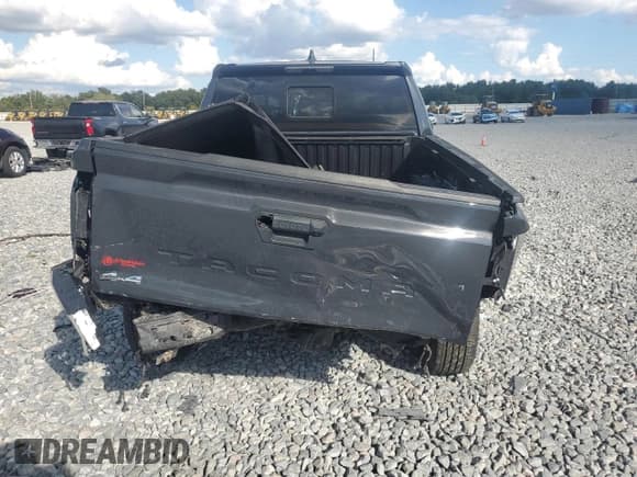 ✅ 2024 Toyota Tacoma SR5 • VIN: 3TYLB5JN3RT032440 • Lot: 82655455. Wystawiony na Copart z przebiegiem 31 209 mil. Bezpłatny archiwum sprzedaży aukcyjnych z USA i szczegółowy raport historii pojazdu na DreamBid. Zdjęcie 6.