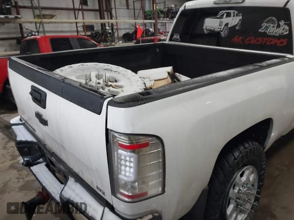 ✅ 2014 Chevrolet Silverado 2500HD LTZ • VIN: 1GC1KYC87EF187580 • Лот: 41524629. Опубликован ранее на IAAI с пробегом Не указан. Бесплатный доступ к архиву аукционных продаж из США и подробный отчёт об истории автомобиля на DreamBid. Изображение 4.