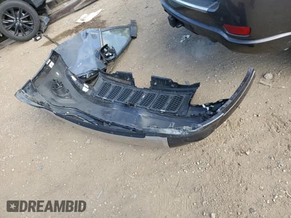 ✅ 2015 Jeep Grand Cherokee Overland • VIN: 1C4RJFCM8FC871547 • Lot: 85890835. Listed on Copart with 122,735 mi. Free auction sales archive from the USA and detailed vehicle history report at DreamBid. Image 12.