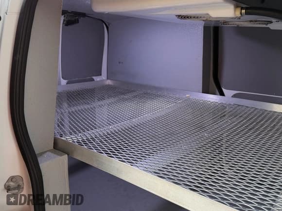 ✅ 2017 Nissan NV200 S • VIN: 3N6CM0KN8HK690317 • Lot: 92128935. Wystawiony na Copart z przebiegiem 177 671 mil. Bezpłatny archiwum sprzedaży aukcyjnych z USA i szczegółowy raport historii pojazdu na DreamBid. Zdjęcie 9.