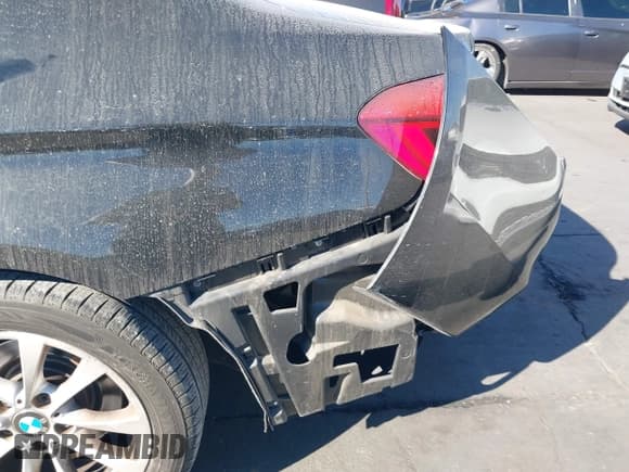 ✅ 2017 BMW 3 Series 320i • VIN: WBA8A9C38HK864446 • Lot: 43525474. Wystawiony na IAAI z przebiegiem 117 142 mil. Bezpłatny archiwum sprzedaży aukcyjnych z USA i szczegółowy raport historii pojazdu na DreamBid. Zdjęcie 22.