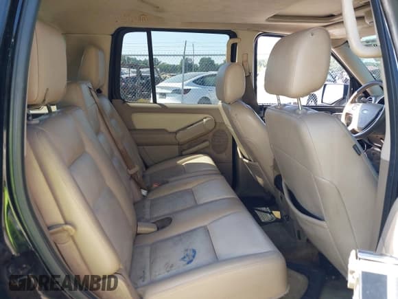 ✅ 2008 Ford Explorer XLT • VIN: 1FMEU73818UB11497 • Lot: 43121990. Wystawiony na IAAI z przebiegiem 129 934 mil. Bezpłatny archiwum sprzedaży aukcyjnych z USA i szczegółowy raport historii pojazdu na DreamBid. Zdjęcie 8.