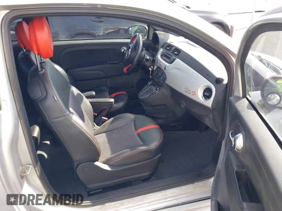 ✅ 2014 FIAT 500e • VIN: 3C3CFFGE7ET172881 • Lot: 41610593. Wystawiony na IAAI z przebiegiem 70 768 mil. Bezpłatny archiwum sprzedaży aukcyjnych z USA i szczegółowy raport historii pojazdu na DreamBid. Zdjęcie 5.