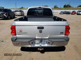 2006 Dodge Dakota SLT z VIN 1D7HW48N36S698874, wystawiony jako Copart lot #72219274 z przebiegiem 265 851 mil mil oraz Szkoda całkowita • Salvage title. Historia ofert i sprzedaży dostępna na DreamBid. Obrazek 6.