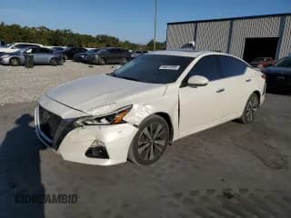 ✅ 2019 Nissan Altima SV • VIN: 1N4BL4DV8KC137207 • Lot: 93072395. Listed on Copart with 122,442 mi. Free auction sales archive from the USA and detailed vehicle history report at DreamBid. Image 1.