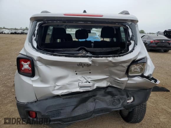 ✅ 2020 Jeep Renegade Latitude • VIN: ZACNJABB9LPM01954 • Lot: 71187855. Wystawiony na Copart z przebiegiem 32 492 mil. Bezpłatny archiwum sprzedaży aukcyjnych z USA i szczegółowy raport historii pojazdu na DreamBid. Zdjęcie 6.