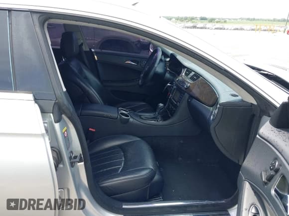 ✅ 2008 Mercedes-Benz CLS 550 • VIN: WDDDJ72X48A137214 • Лот: 42431362. Опубликован ранее на IAAI с пробегом 106 821 миль. Бесплатный доступ к архиву аукционных продаж из США и подробный отчёт об истории автомобиля на DreamBid. Изображение 5.