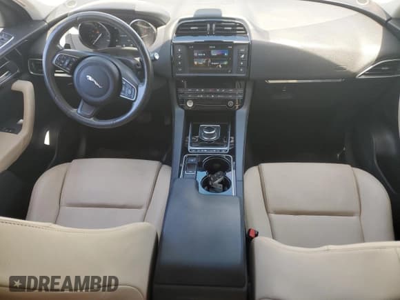 ✅ 2017 Jaguar F-Pace 35t • VIN: SADCS2BV5HA098447 • Lot: 50131205. Wystawiony na Copart z przebiegiem 80 205 mil. Bezpłatny archiwum sprzedaży aukcyjnych z USA i szczegółowy raport historii pojazdu na DreamBid. Zdjęcie 8.