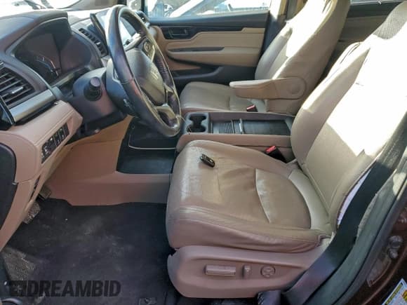 ✅ 2018 Honda Odyssey Elite • VIN: 5FNRL6H98JB068862 • Lot: 82268675. Listed on Copart with 101,436 mi. Free auction sales archive from the USA and detailed vehicle history report at DreamBid. Image 7.