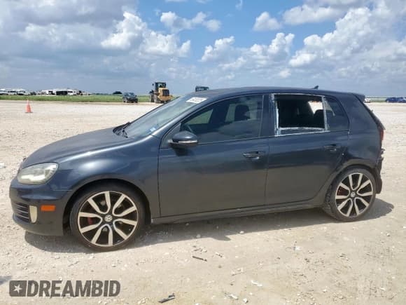 ✅ 2013 Volkswagen Golf GTI Driver's Edition • VIN: WVWHV7AJ3DW031458 • Лот: 63438205. Опубликован ранее на Copart с пробегом 116 153 миль. Бесплатный доступ к архиву аукционных продаж из США и подробный отчёт об истории автомобиля на DreamBid. Изображение 1.