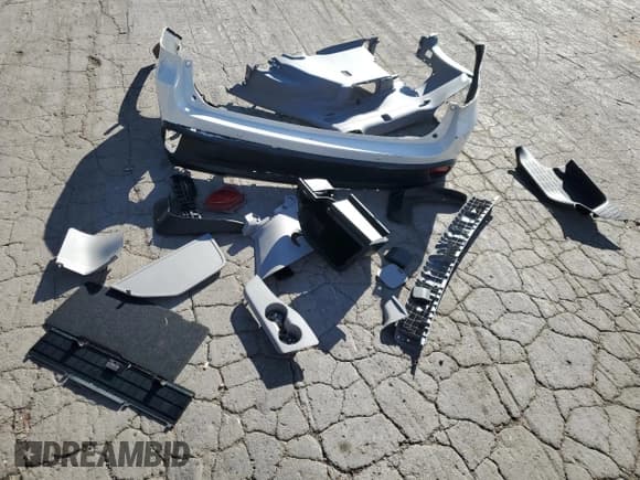 ✅ 2015 Toyota Highlander Limited • VIN: 5TDYKRFH6FS083535 • Lot: 84465525. Wystawiony na Copart z przebiegiem 61 970 mil. Bezpłatny archiwum sprzedaży aukcyjnych z USA i szczegółowy raport historii pojazdu na DreamBid. Zdjęcie 13.