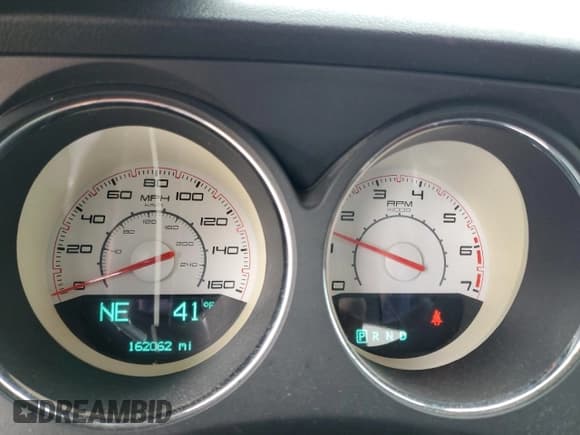 ✅ 2014 Dodge Challenger R/T Classic • VIN: 2C3CDYBT8EH154258 • Lot: 42373935. Wystawiony na Copart z przebiegiem 162 062 mil. Bezpłatny archiwum sprzedaży aukcyjnych z USA i szczegółowy raport historii pojazdu na DreamBid. Zdjęcie 9.