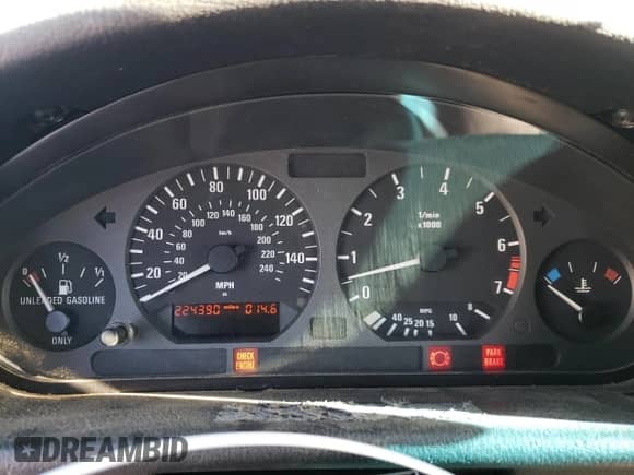 1998 BMW 3 Series 323i z VIN WBABJ732XWEA17086, wystawiony jako Copart lot #45030985 z przebiegiem 224 390 mil mil oraz Czysty tytuł • Clean title. Historia ofert i sprzedaży dostępna na DreamBid. Obrazek 9.