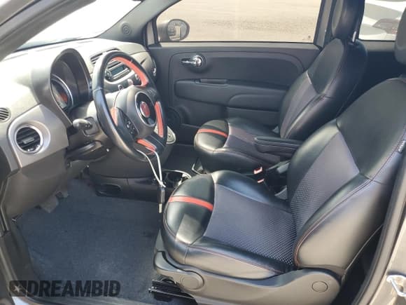 ✅ 2013 FIAT 500e • VIN: 3C3CFFGE6DT744795 • Lot: 59322514. Wystawiony na Copart z przebiegiem 35 043 mil. Bezpłatny archiwum sprzedaży aukcyjnych z USA i szczegółowy raport historii pojazdu na DreamBid. Zdjęcie 7.