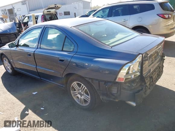 ✅ 2006 Volvo S60 2.5L Turbo • VIN: YV1RS592X62543608 • Lot: 43493308. Wystawiony na IAAI z przebiegiem 185 918 mil. Bezpłatny archiwum sprzedaży aukcyjnych z USA i szczegółowy raport historii pojazdu na DreamBid. Zdjęcie 3.