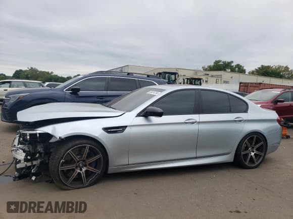 ✅ 2014 BMW M5 • VIN: WBSFV9C58ED097772 • Lot: 69424734. Listed on Copart with 103,322 mi. Free auction sales archive from the USA and detailed vehicle history report at DreamBid. Image 1.