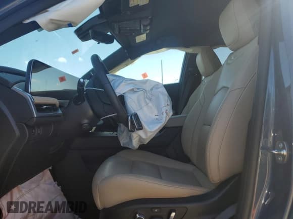 ✅ 2024 Cadillac XT4 FWD Premium Luxury • VIN: 1GYFZCR42RF190301 • Lot: 85753865. Listed on Copart with 8,864 mi. Free auction sales archive from the USA and detailed vehicle history report at DreamBid. Image 7.