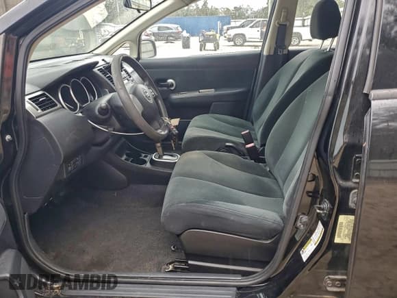 ✅ 2011 Nissan Versa S • VIN: 3N1BC1AP2BL423429 • Лот: 94353365. Опубликован ранее на Copart с пробегом 56 880 миль. Бесплатный доступ к архиву аукционных продаж из США и подробный отчёт об истории автомобиля на DreamBid. Изображение 7.