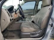 ✅ 2010 Ford Escape Hybrid • VIN: 1FMCU5K3XAKC65709 • Lot: 95794955. Wystawiony na Copart z przebiegiem 166 781 mil. Bezpłatny archiwum sprzedaży aukcyjnych z USA i szczegółowy raport historii pojazdu na DreamBid. Zdjęcie 7.