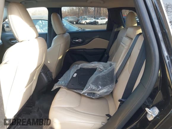 ✅ 2017 Jeep Cherokee Limited • VIN: 1C4PJMDS3HW562028 • Lot: 41786590. Wystawiony na IAAI z przebiegiem 80 589 mil. Bezpłatny archiwum sprzedaży aukcyjnych z USA i szczegółowy raport historii pojazdu na DreamBid. Zdjęcie 8.