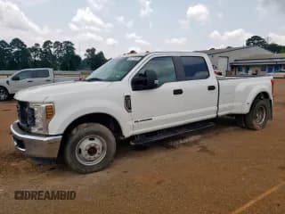 ✅ 2019 Ford F-350 Lariat • VIN: 1FT8W3CT5KEC67505 • Lot: 58712455. Wystawiony na Copart z przebiegiem 198 476 mil. Bezpłatny archiwum sprzedaży aukcyjnych z USA i szczegółowy raport historii pojazdu na DreamBid. Zdjęcie 1.