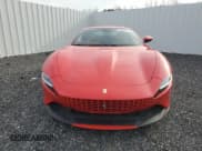 ✅ 2022 Ferrari Roma • VIN: ZFF98RNA3N0271858 • Lot: 44304355. Wystawiony na Copart z przebiegiem 7 475 mil. Bezpłatny archiwum sprzedaży aukcyjnych z USA i szczegółowy raport historii pojazdu na DreamBid. Zdjęcie 5.