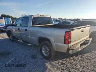 ✅ 2004 Chevrolet Silverado 2500 LS • VIN: 1GCGC23U94F160428 • Lot: 81800435. Wystawiony na Copart z przebiegiem 128 213 mil. Bezpłatny archiwum sprzedaży aukcyjnych z USA i szczegółowy raport historii pojazdu na DreamBid. Zdjęcie 2.