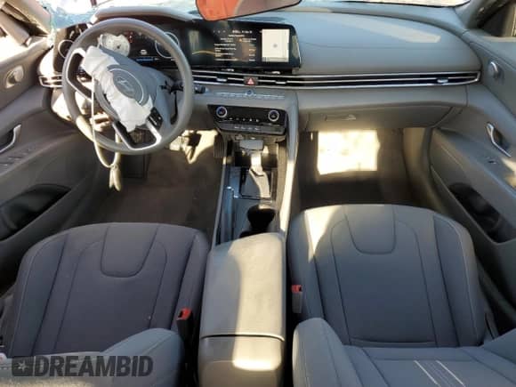 2024 Hyundai Elantra SEL с VIN KMHLM4DG8RU810378, выставлен на аукционе Copart как лот 84252695 с пробегом 8 630 миль миль и На запчасти • Non repairable. История ставок и продаж доступна на DreamBid. Изображение 8.