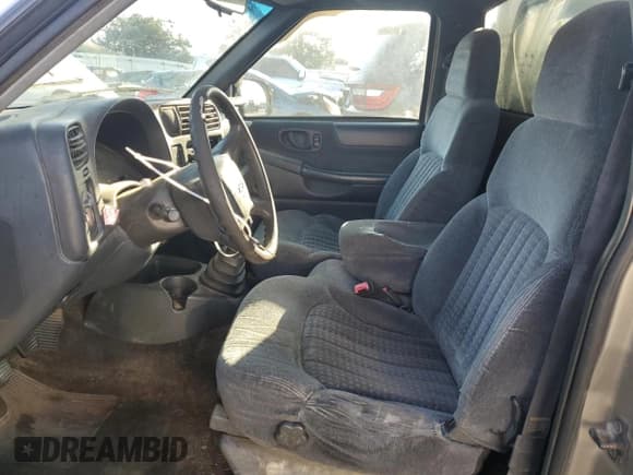 ✅ 2000 Chevrolet S-10 LS • VIN: 1GCCS1444YK108860 • Лот: 85154724. Опубликован ранее на Copart с пробегом 378 810 миль. Бесплатный доступ к архиву аукционных продаж из США и подробный отчёт об истории автомобиля на DreamBid. Изображение 7.