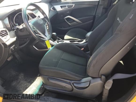 ✅ 2017 Hyundai Veloster • VIN: KMHTC6AD6HU314714 • Lot: 60843444. Wystawiony na Copart z przebiegiem 109 283 mil. Bezpłatny archiwum sprzedaży aukcyjnych z USA i szczegółowy raport historii pojazdu na DreamBid. Zdjęcie 7.