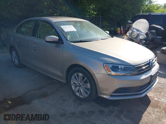 ✅ 2015 Volkswagen Jetta SE • VIN: 3VWD07AJ5FM318913 • Лот: 42671952. Опубликован ранее на IAAI с пробегом 120 169 миль. Бесплатный доступ к архиву аукционных продаж из США и подробный отчёт об истории автомобиля на DreamBid. Изображение 1.